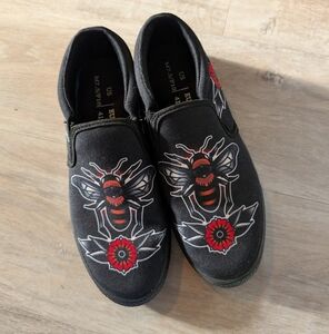TRADITIONAL TATTOO ART - Bee Shoes